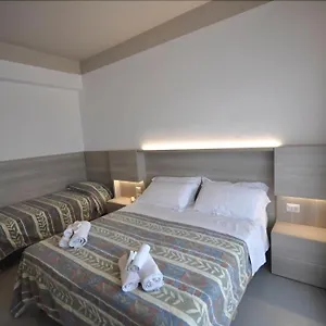 *** Hotel Alhambra Italia